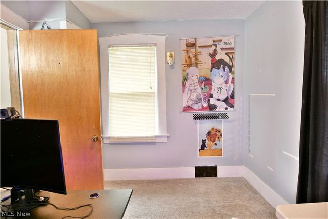 405 Oak Knoll Avenue SE, Warren, OH 44483