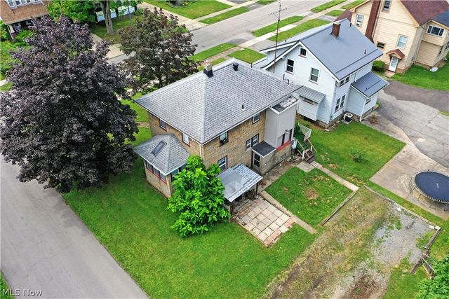 405 Oak Knoll Avenue SE, Warren, OH 44483