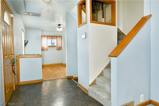 405 Oak Knoll Avenue SE, Warren, OH 44483