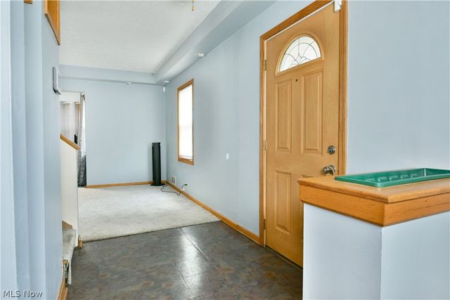 405 Oak Knoll Avenue SE, Warren, OH 44483