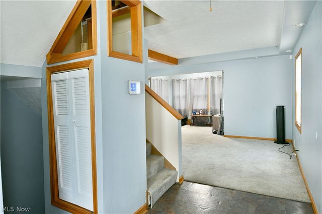 405 Oak Knoll Avenue SE, Warren, OH 44483