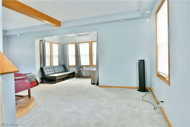 405 Oak Knoll Avenue SE, Warren, OH 44483