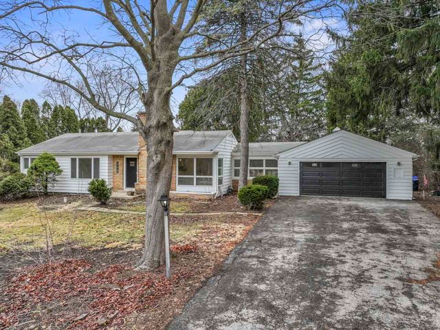 2018 N West Street, Wheaton, IL 60187