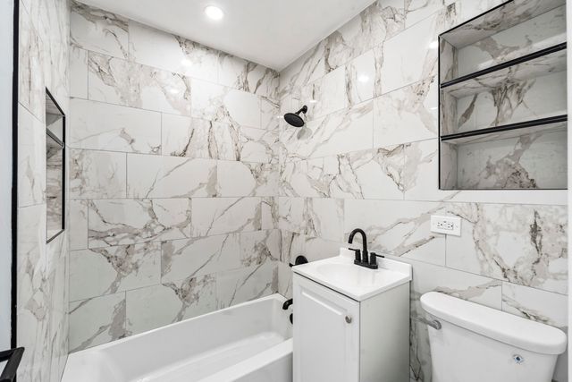 2018 N West Street, Wheaton, IL 60187