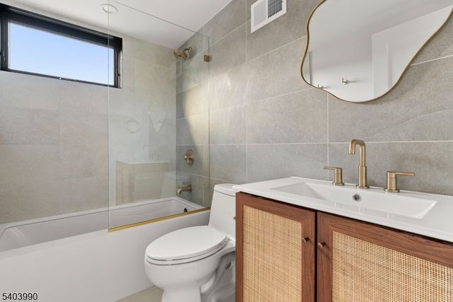 112 Valley Rd B, Montclair Twp., NJ 07042