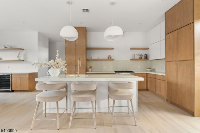 112 Valley Rd B, Montclair Twp., NJ 07042