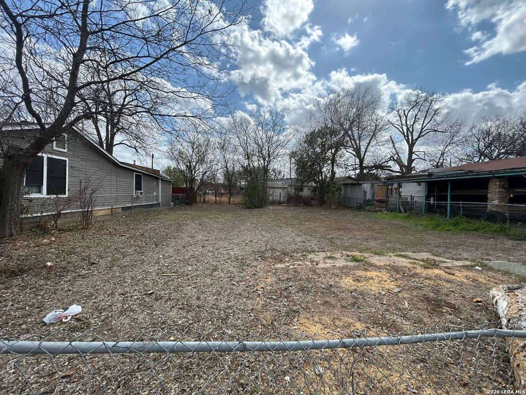 1612 San Patricio, San Antonio, TX 78207