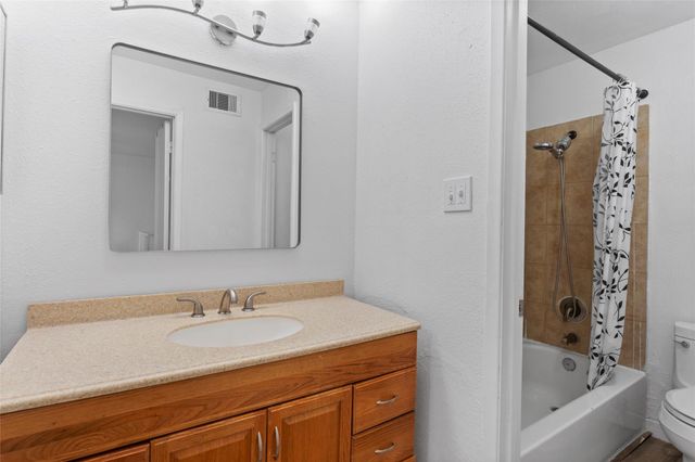 18800 Egret Bay Boulevard 119, Webster, TX 77058