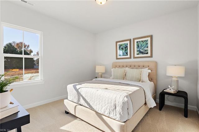 8 Apron DR, Suffolk, VA 23434