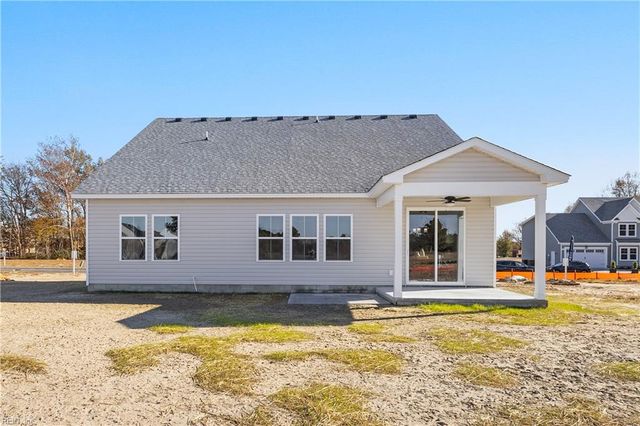 8 Apron DR, Suffolk, VA 23434