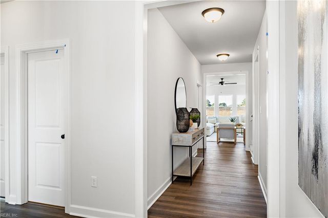 8 Apron DR, Suffolk, VA 23434