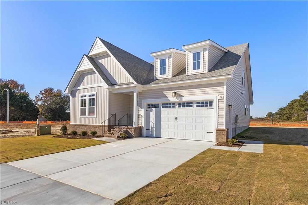 8 Apron DR, Suffolk, VA 23434