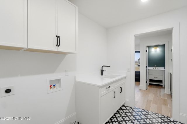 502 Cathedral Court, Perrysburg, OH 43551