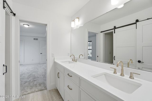 502 Cathedral Court, Perrysburg, OH 43551