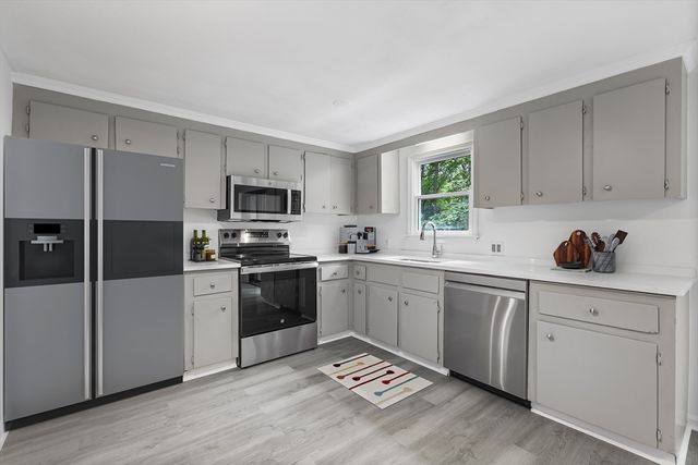 61 Palmer Rd, Plymouth, MA 02360