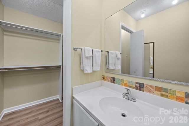 1057 Sardis Cove Drive, Charlotte, NC 28270