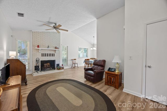 1057 Sardis Cove Drive, Charlotte, NC 28270