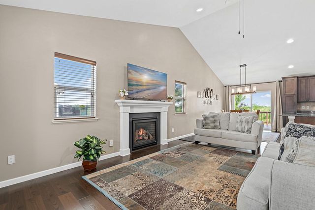 914 Prestwick Drive, Belle Plaine, MN 56011