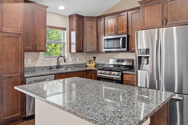 914 Prestwick Drive, Belle Plaine, MN 56011