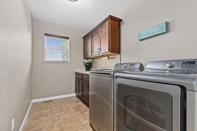 914 Prestwick Drive, Belle Plaine, MN 56011