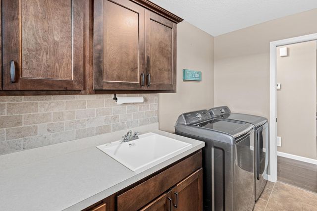 914 Prestwick Drive, Belle Plaine, MN 56011