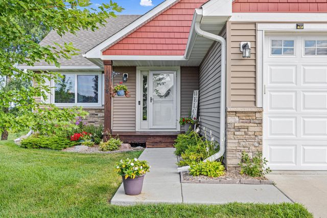 914 Prestwick Drive, Belle Plaine, MN 56011