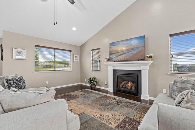 914 Prestwick Drive, Belle Plaine, MN 56011