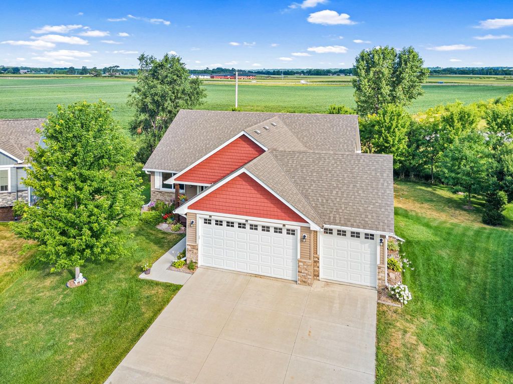 914 Prestwick Drive, Belle Plaine, MN 56011