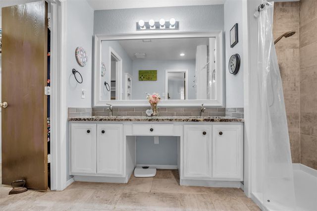 242 Sunset Path N, Conroe, TX 77316