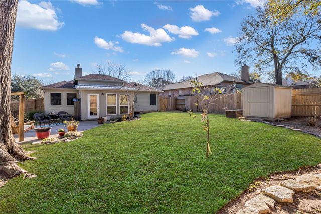 242 Sunset Path N, Conroe, TX 77316