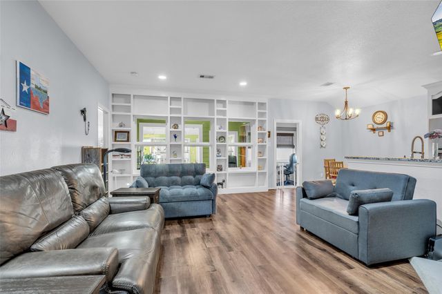 242 Sunset Path N, Conroe, TX 77316