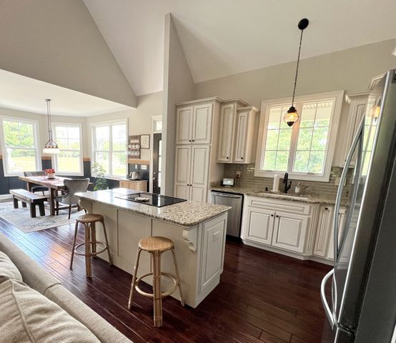 1136 Dimple Rd, S, Chapmansboro, TN 37035