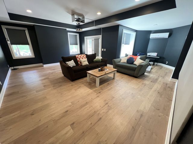 1136 Dimple Rd, S, Chapmansboro, TN 37035