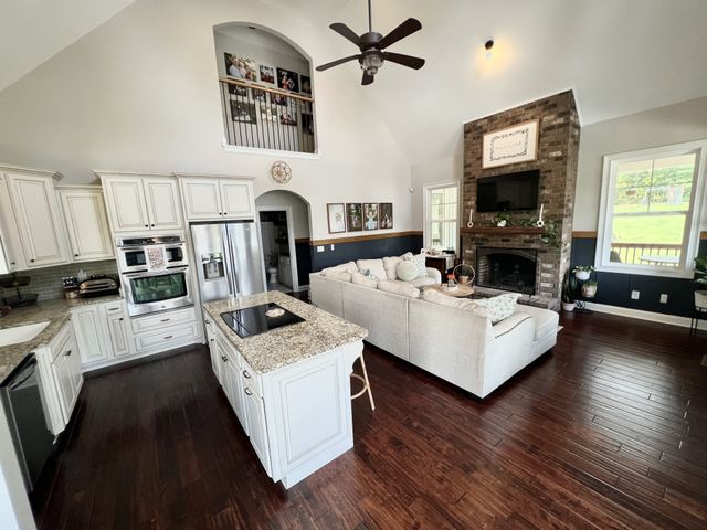 1136 Dimple Rd, S, Chapmansboro, TN 37035