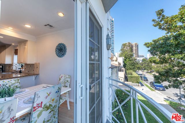 10531 Ashton Avenue 202, Los Angeles, CA 90024