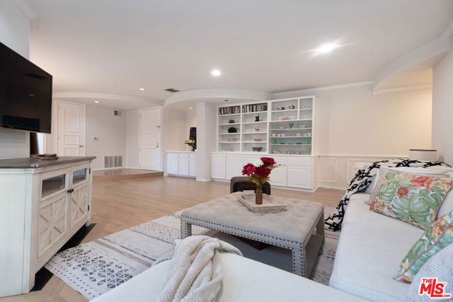 10531 Ashton Avenue 202, Los Angeles, CA 90024