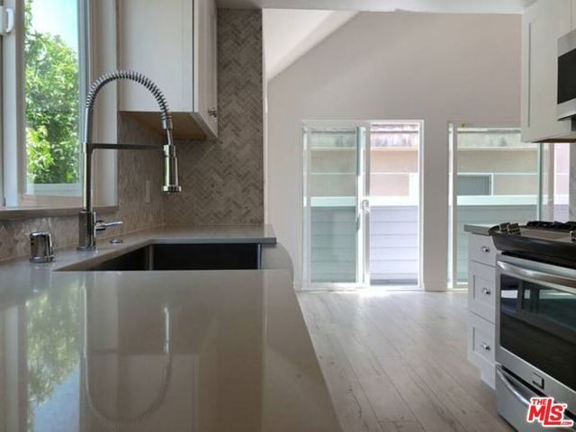 853 N HAYWORTH Avenue 201, Los Angeles, CA 90046