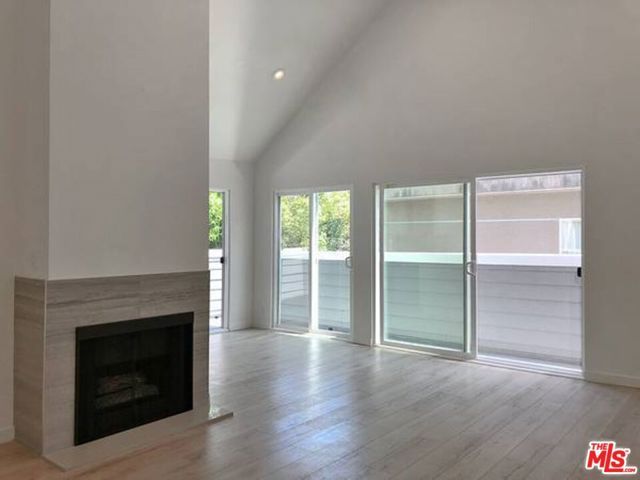 853 N HAYWORTH Avenue 201, Los Angeles, CA 90046