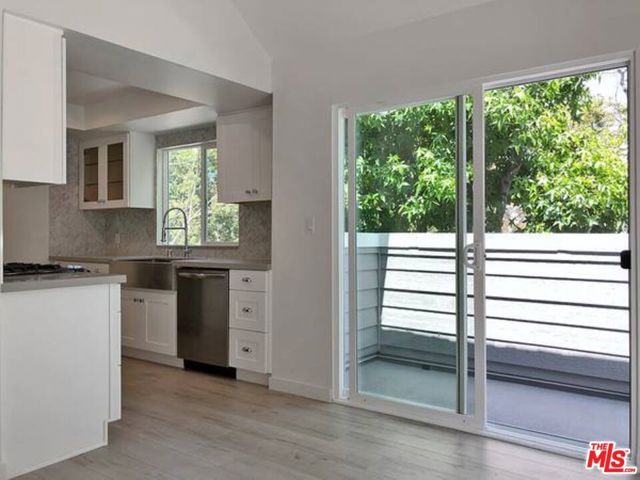 853 N HAYWORTH Avenue 201, Los Angeles, CA 90046