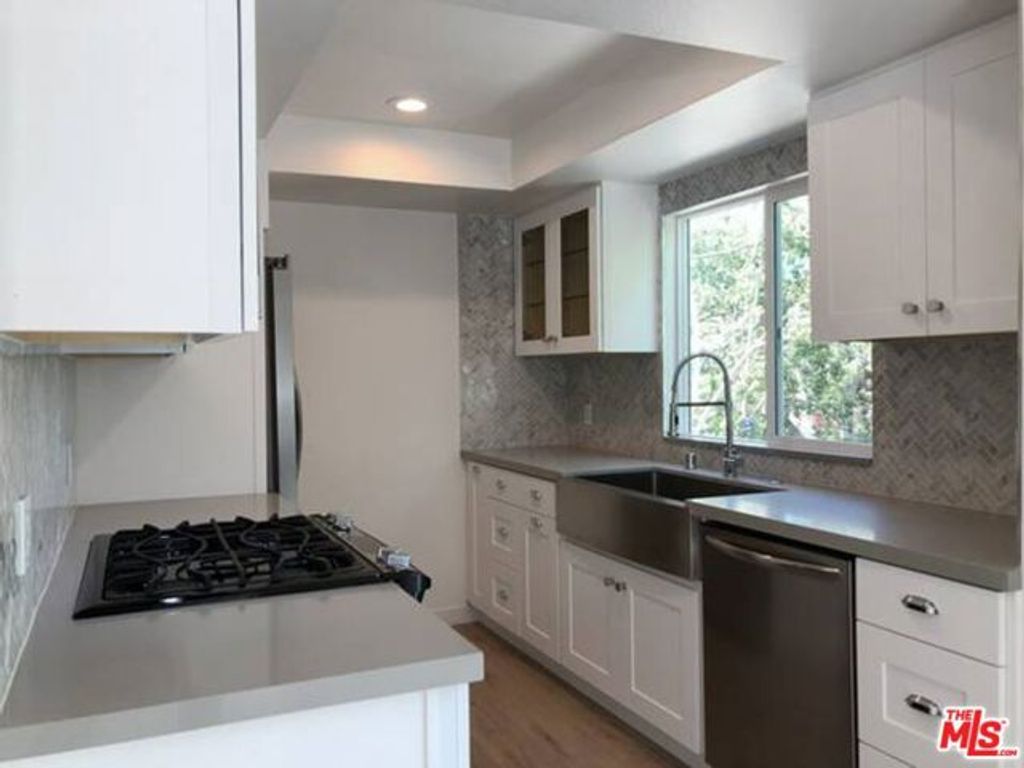 853 N HAYWORTH Avenue 201, Los Angeles, CA 90046