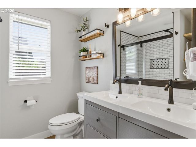 18988 Sw PIKE Ln, Beaverton, OR 97078