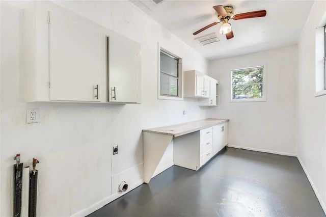 529 Roberts Cut Off Road, River Oaks, TX 76114