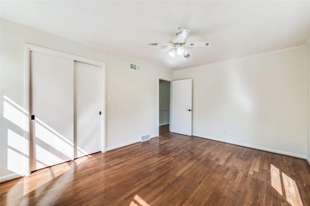 529 Roberts Cut Off Road, River Oaks, TX 76114