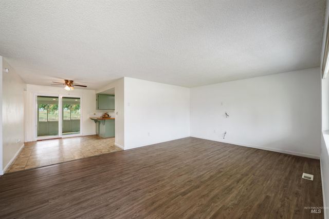 11465 Hall Dr, Nampa, ID 83651