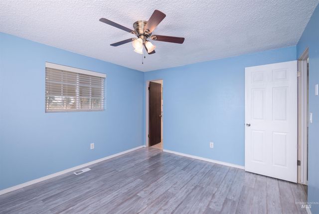 11465 Hall Dr, Nampa, ID 83651