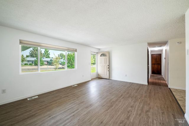 11465 Hall Dr, Nampa, ID 83651