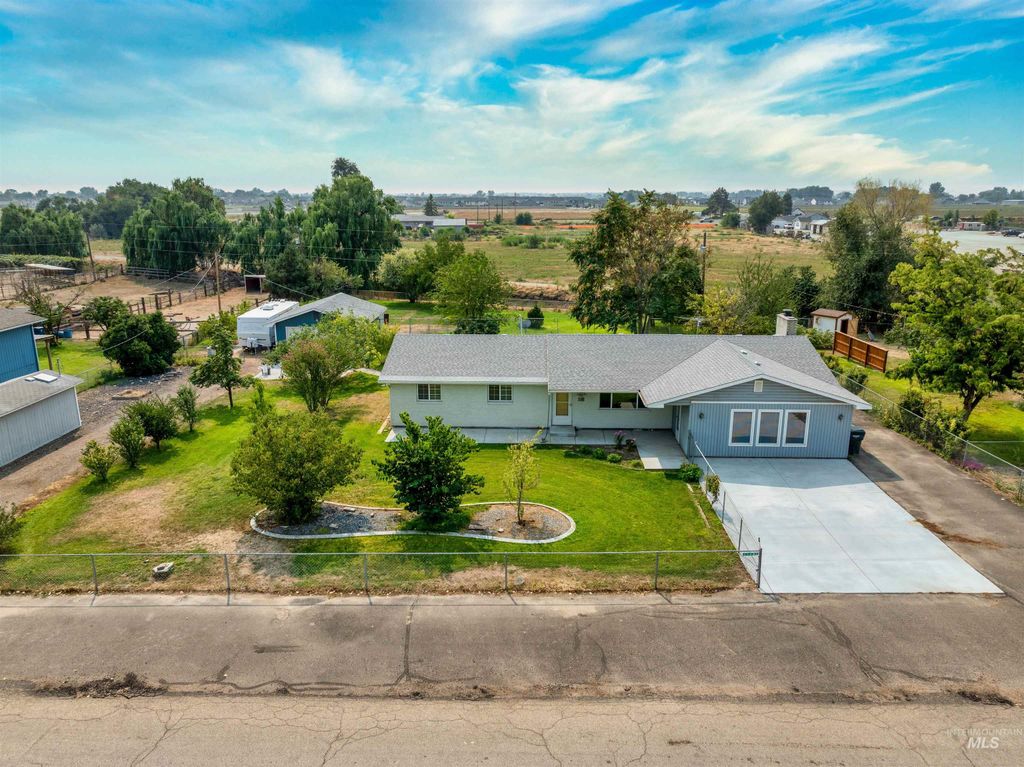 11465 Hall Dr, Nampa, ID 83651