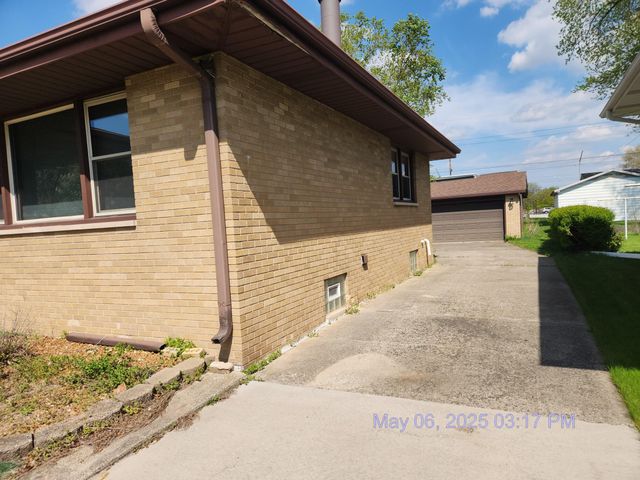 8767 Jefferson Avenue, Munster, IN 46321
