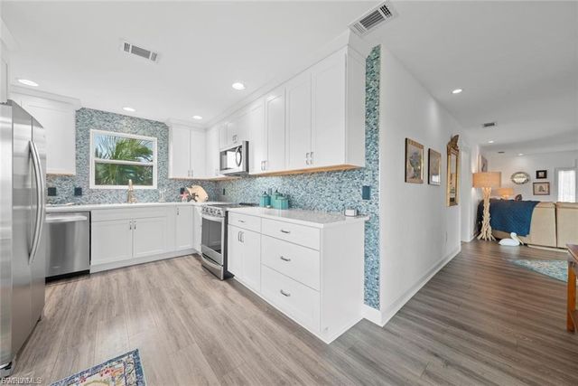 6093 Henderson RD, Sanibel, FL 33957