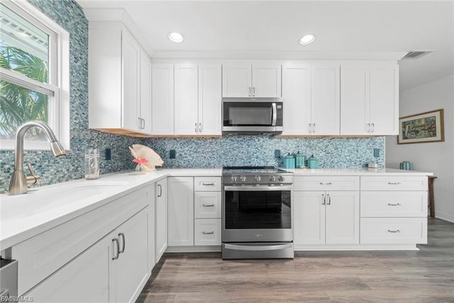 6093 Henderson RD, Sanibel, FL 33957